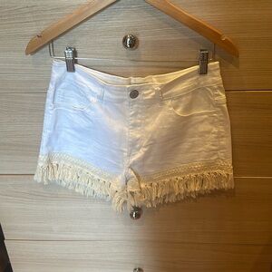 Celebrity Pink Jeans White Jean Shorts SZ 7 Crochet Fringe Trim